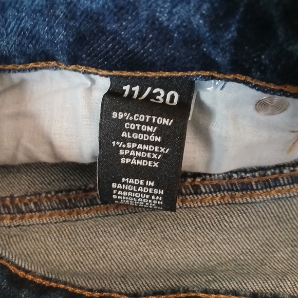 Women's wide legged ankle pants with distressed tassels around the ankle - Picture 4 of 5